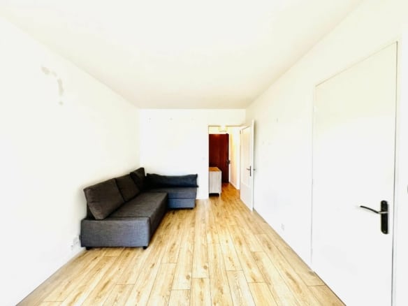 Studio Meublé 29 m2 3ème étage avec ascenseur Paris 20