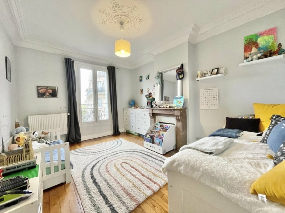 À vendre – 3 pièces Courbevoie centre avec cave