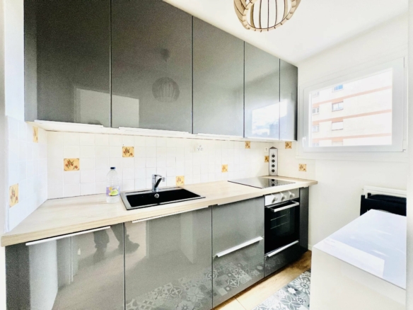 Studio Meublé 29 m2 3ème étage avec ascenseur Paris 20