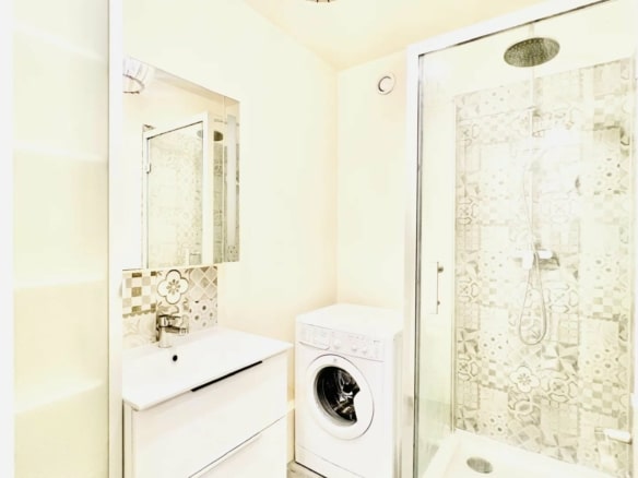Studio Meublé 29 m2 3ème étage avec ascenseur Paris 20