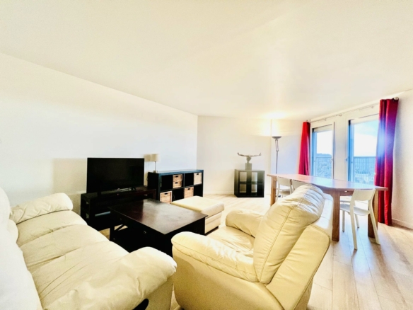 T4 98 m2 Meublé Nanterre Préfecture avec Balcon Parking et Cave