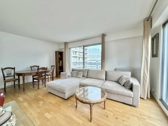 A VENDRE – 3 pièces Grand balcon avec parking – Hôtel de vile