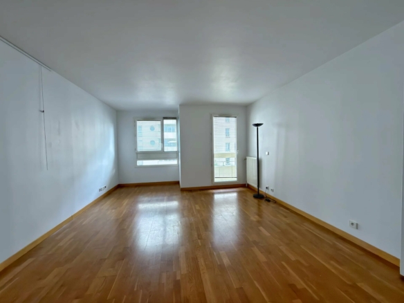 T2 non meublé – 47 m² avec Balcon et Parking Faubourg de l’Arche COURBEVOIE