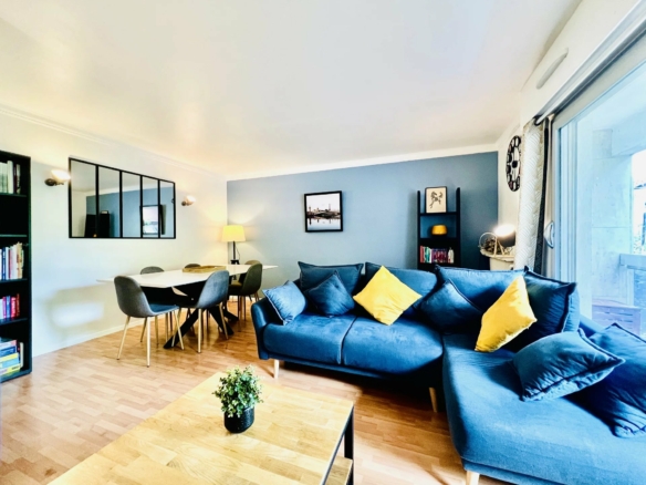T3 Meublé 63 m² – 1er étage avec ascenseur – 3 balcons – Parking en sous-sol – Petite copropriété calme – Courbevoie