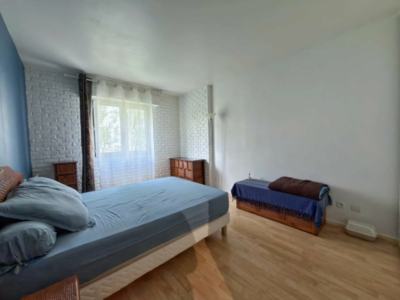 T3 Meublé 73 m2 Courbevoie avec balcon et parking