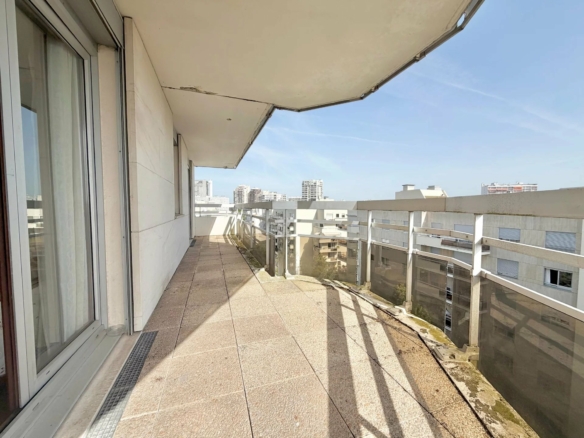 COURBEVOIE CENTRE – 2P 53m² – 8ème ÉTAGE – VUE SEINE & CALME – DPE C