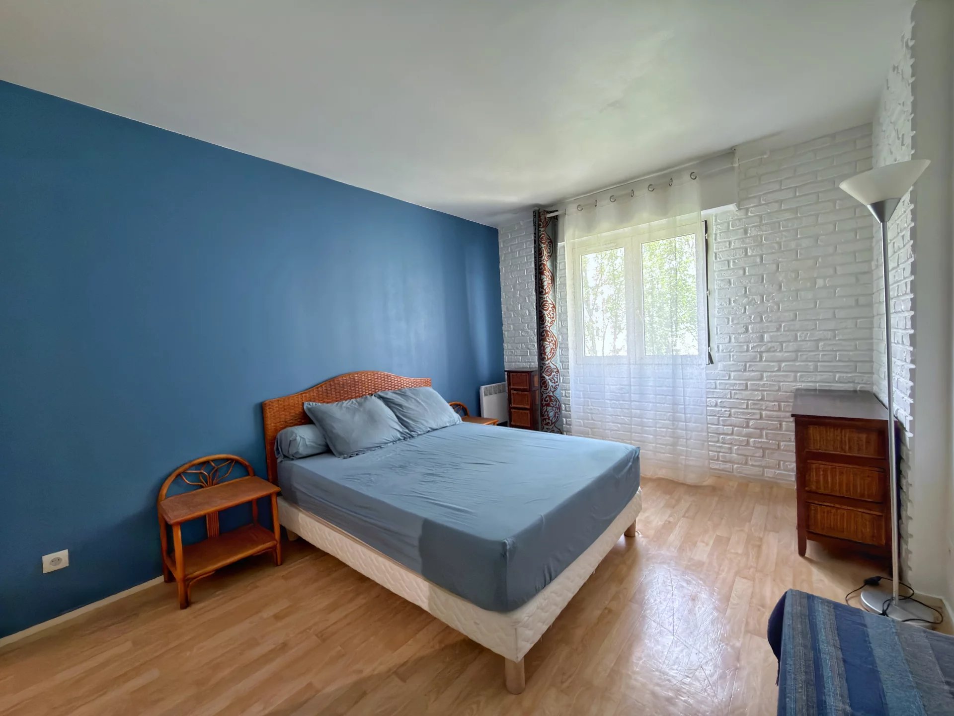 T3 Meublé 73 m2 Courbevoie avec balcon et parking