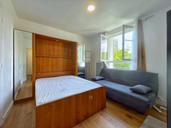 Studio meublé – 22 m² – Calme sur jardin 2ème étage Courbevoie