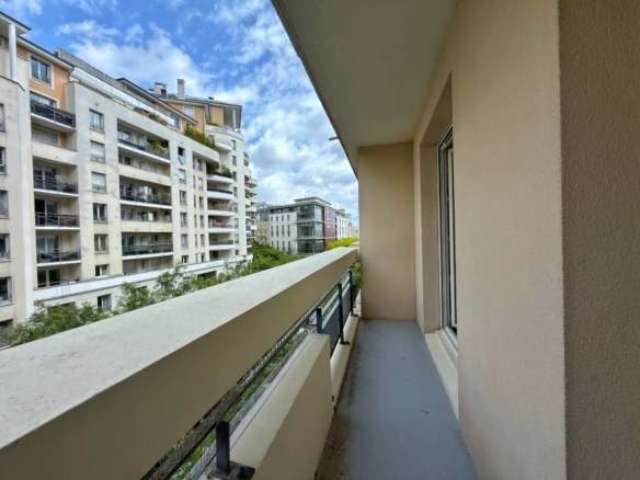 T2 non meublé – 47 m² avec Balcon et Parking Faubourg de l’Arche COURBEVOIE