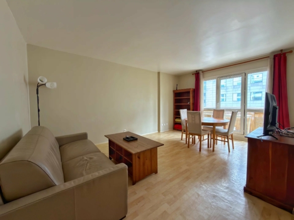 T3 Meublé 73 m2 Courbevoie avec balcon et parking