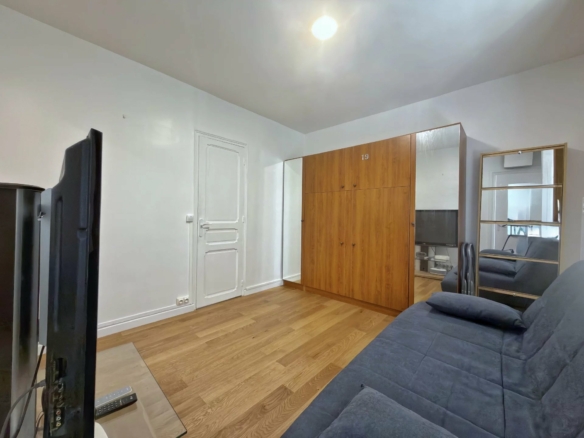 Studio meublé – 22 m² – Calme sur jardin 2ème étage Courbevoie