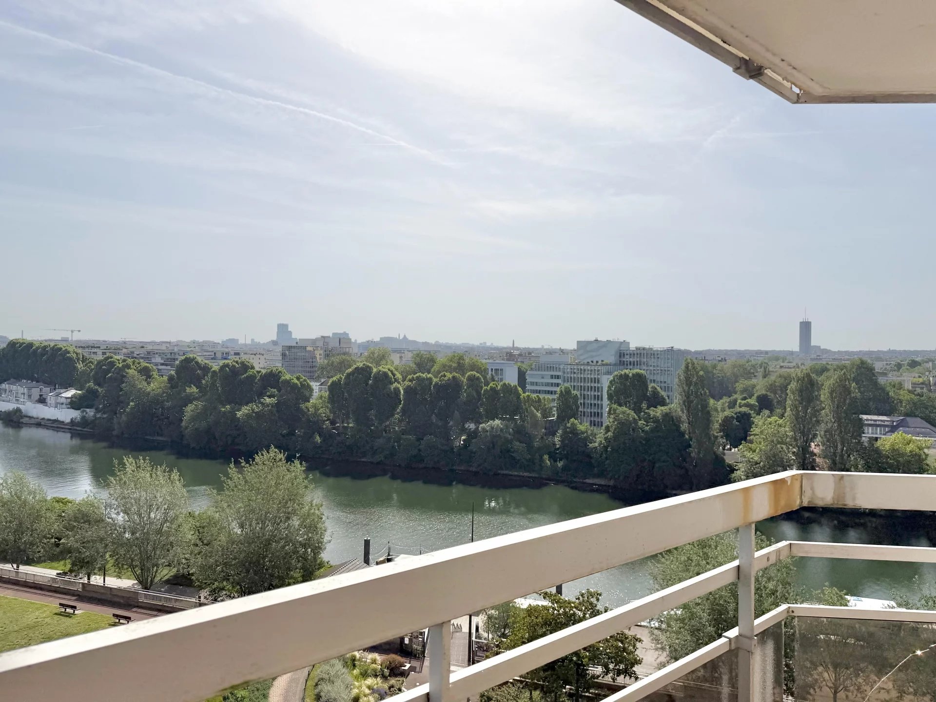 COURBEVOIE CENTRE – 2P 53m² – 8ème ÉTAGE – VUE SEINE & CALME – DPE C