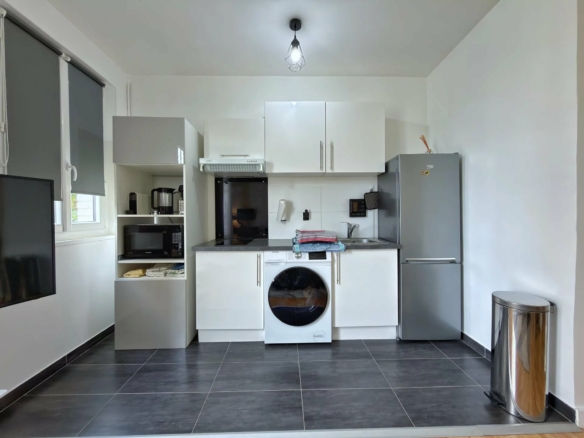 A LOUER – Studio meublé 22 m2 – Courbevoie Les Fauvelles