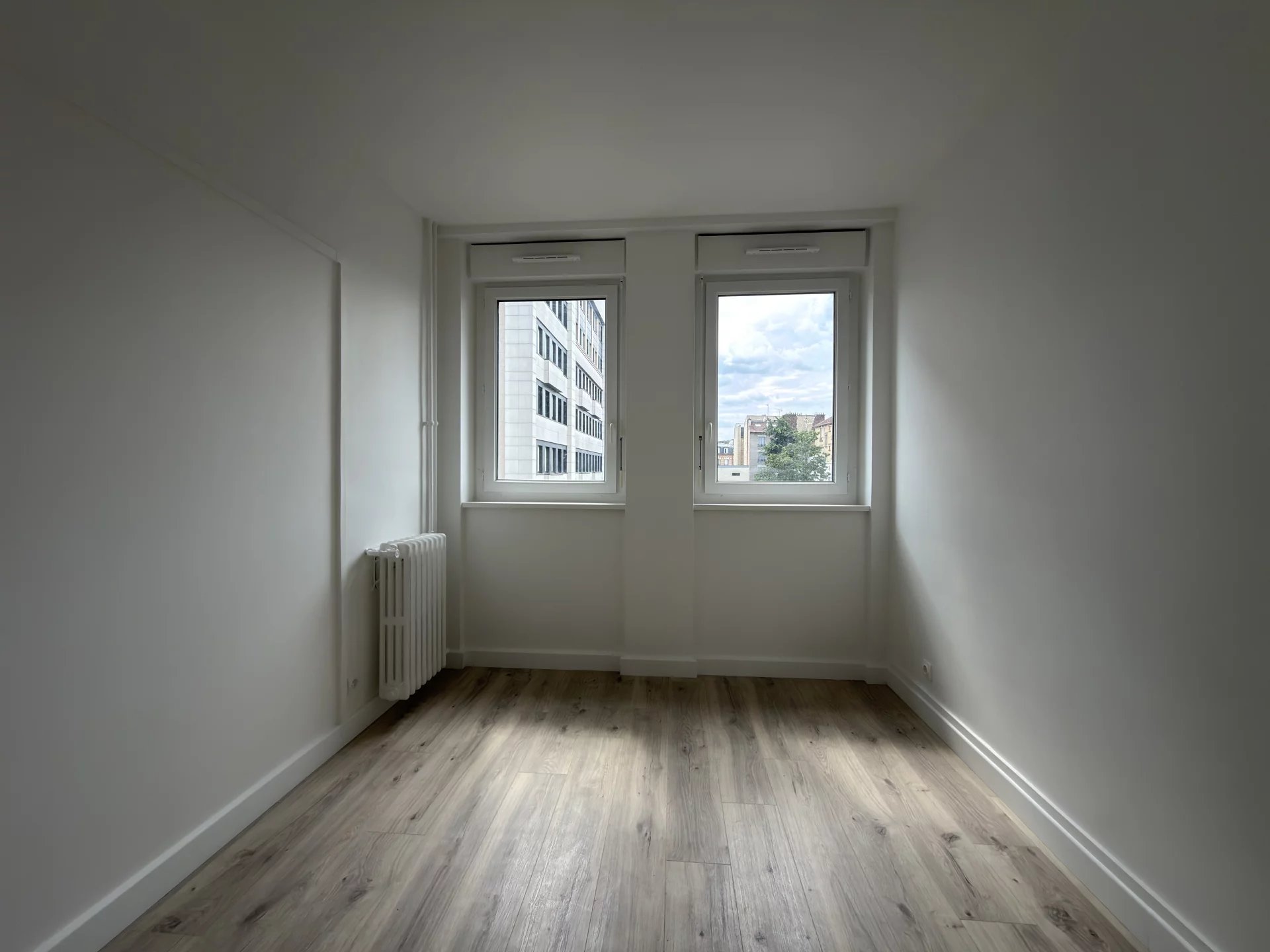 T3 67,3 m2 non meublé 2ème étage avec ascenseur parking et cave Courbevoie
