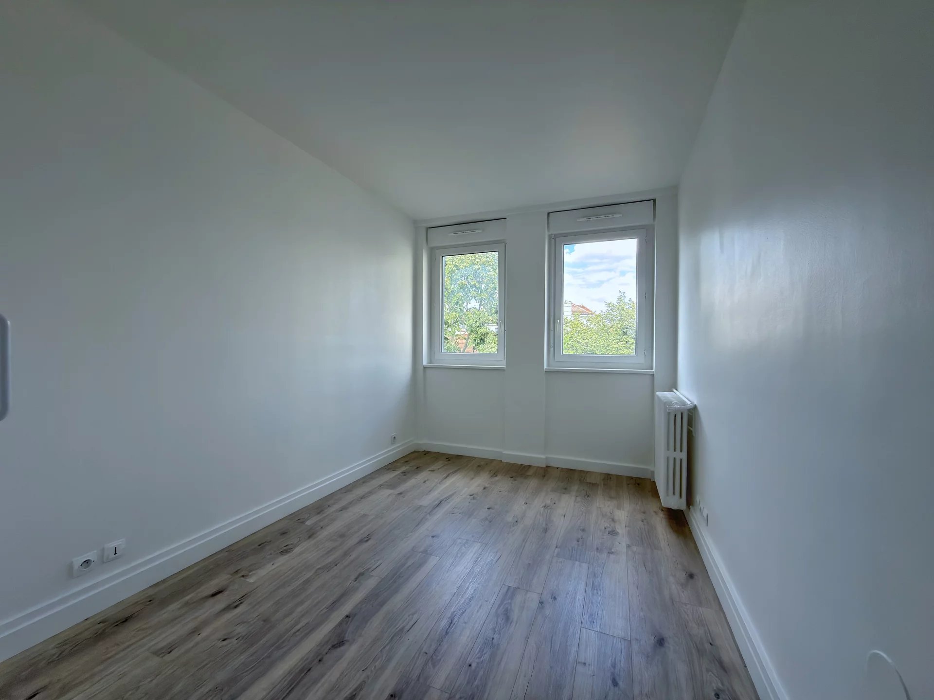 T3 67,3 m2 non meublé 2ème étage avec ascenseur parking et cave Courbevoie