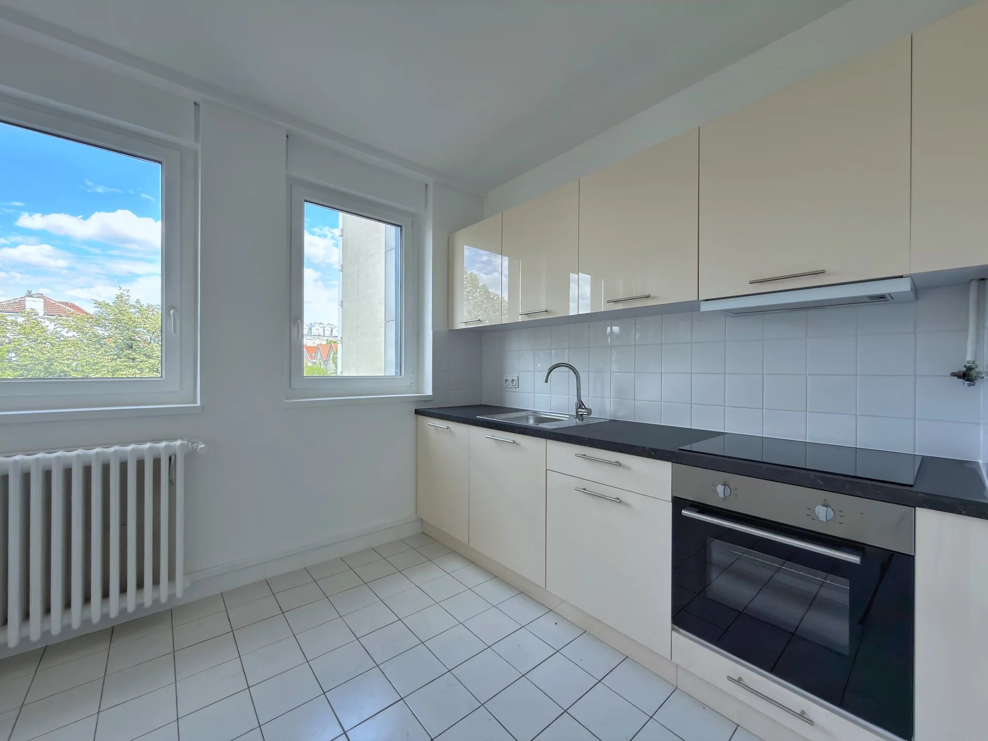 T3 67,3 m2 non meublé 2ème étage avec ascenseur parking et cave Courbevoie