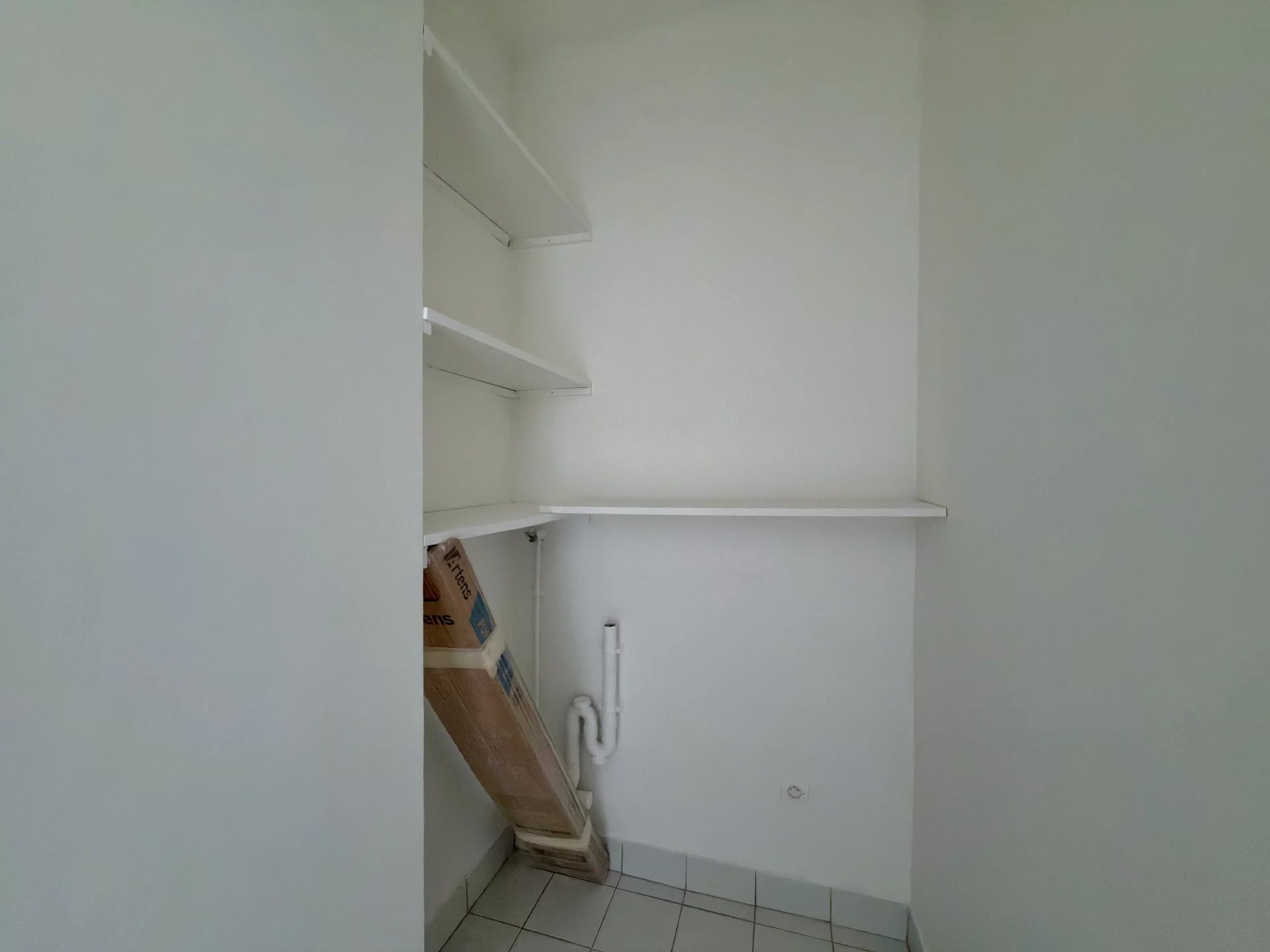T3 67,3 m2 non meublé 2ème étage avec ascenseur parking et cave Courbevoie