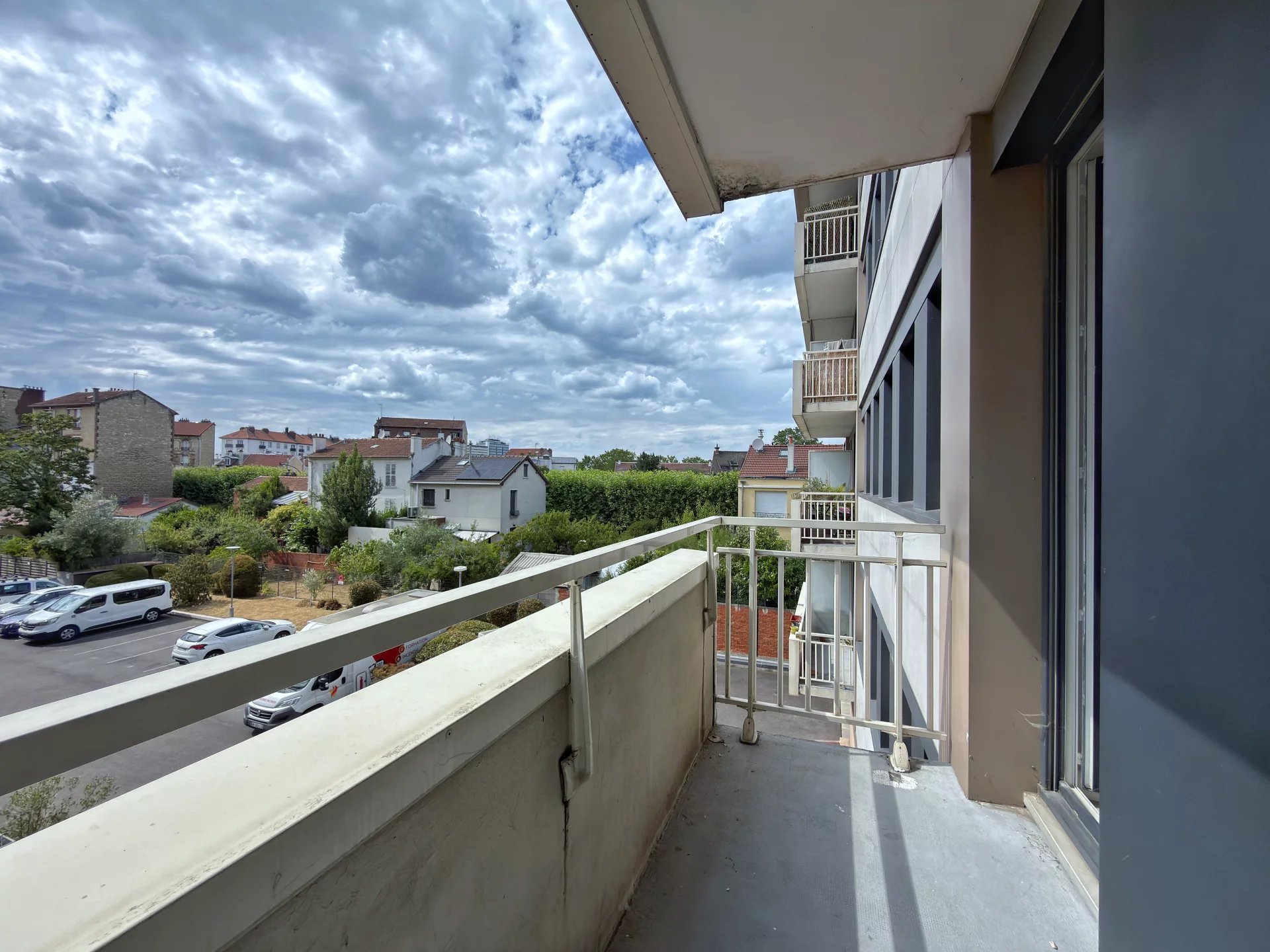 T3 67,3 m2 non meublé 2ème étage avec ascenseur parking et cave Courbevoie