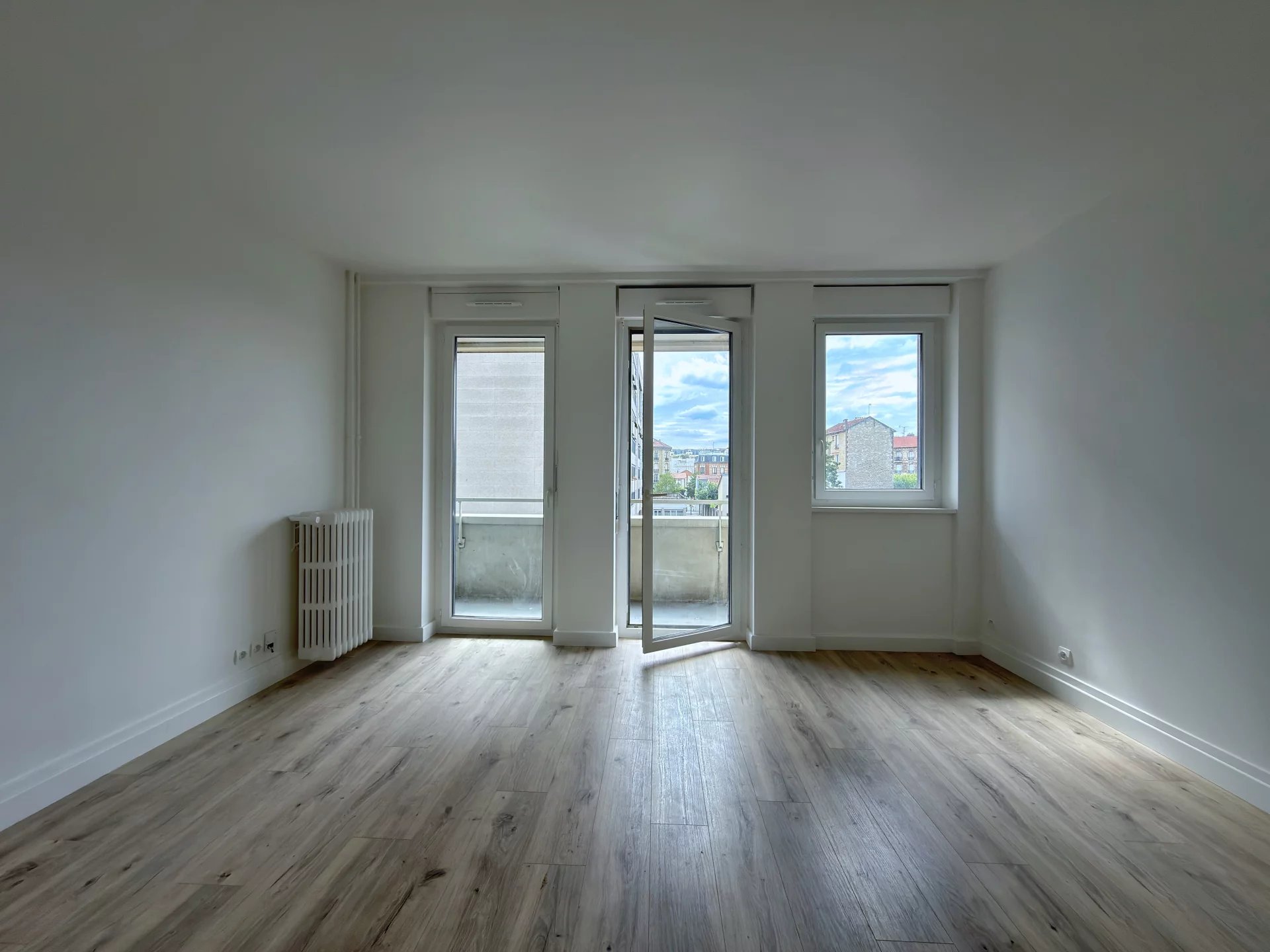 T3 67,3 m2 non meublé 2ème étage avec ascenseur parking et cave Courbevoie