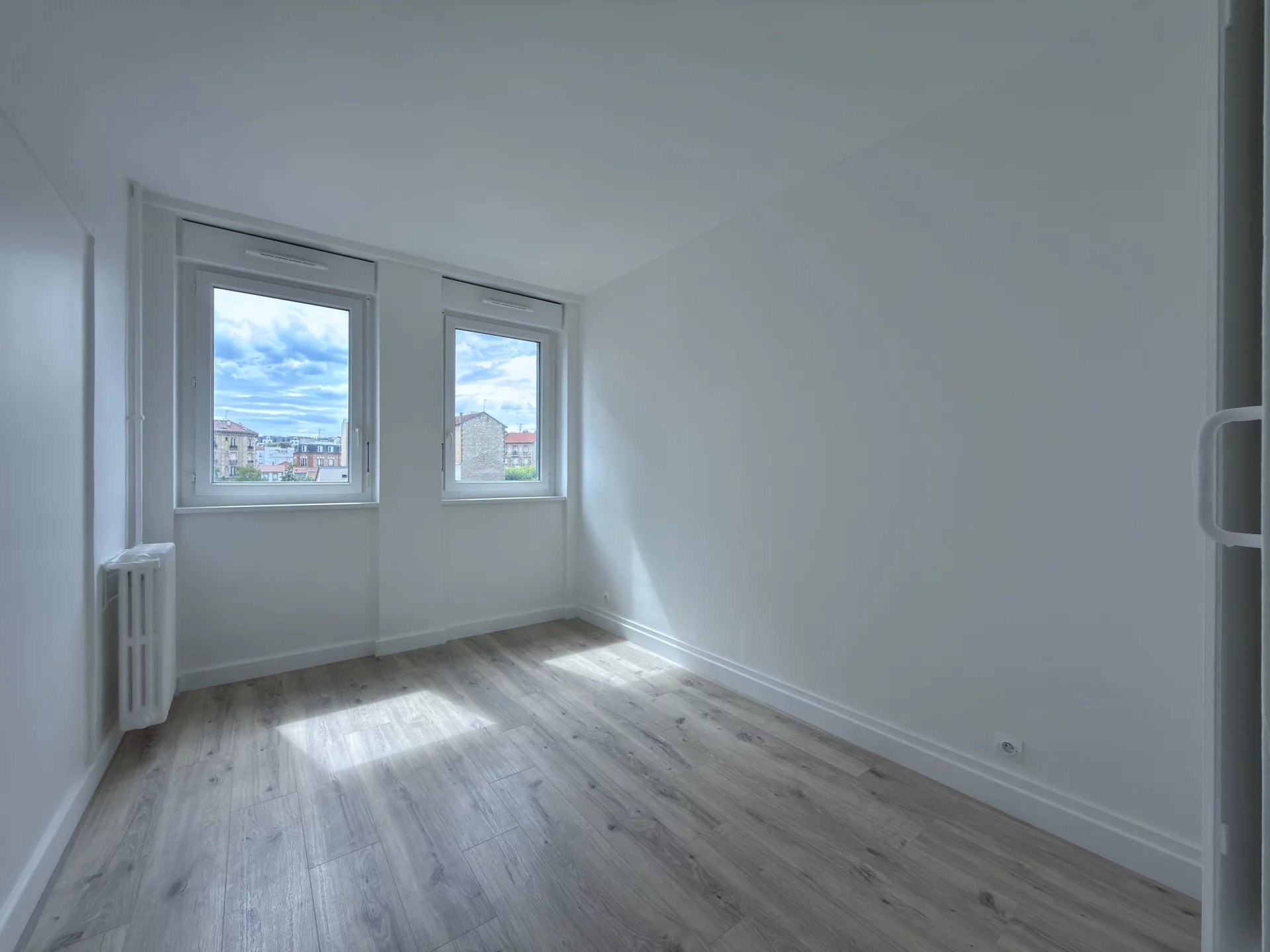 T3 67,3 m2 non meublé 2ème étage avec ascenseur parking et cave Courbevoie