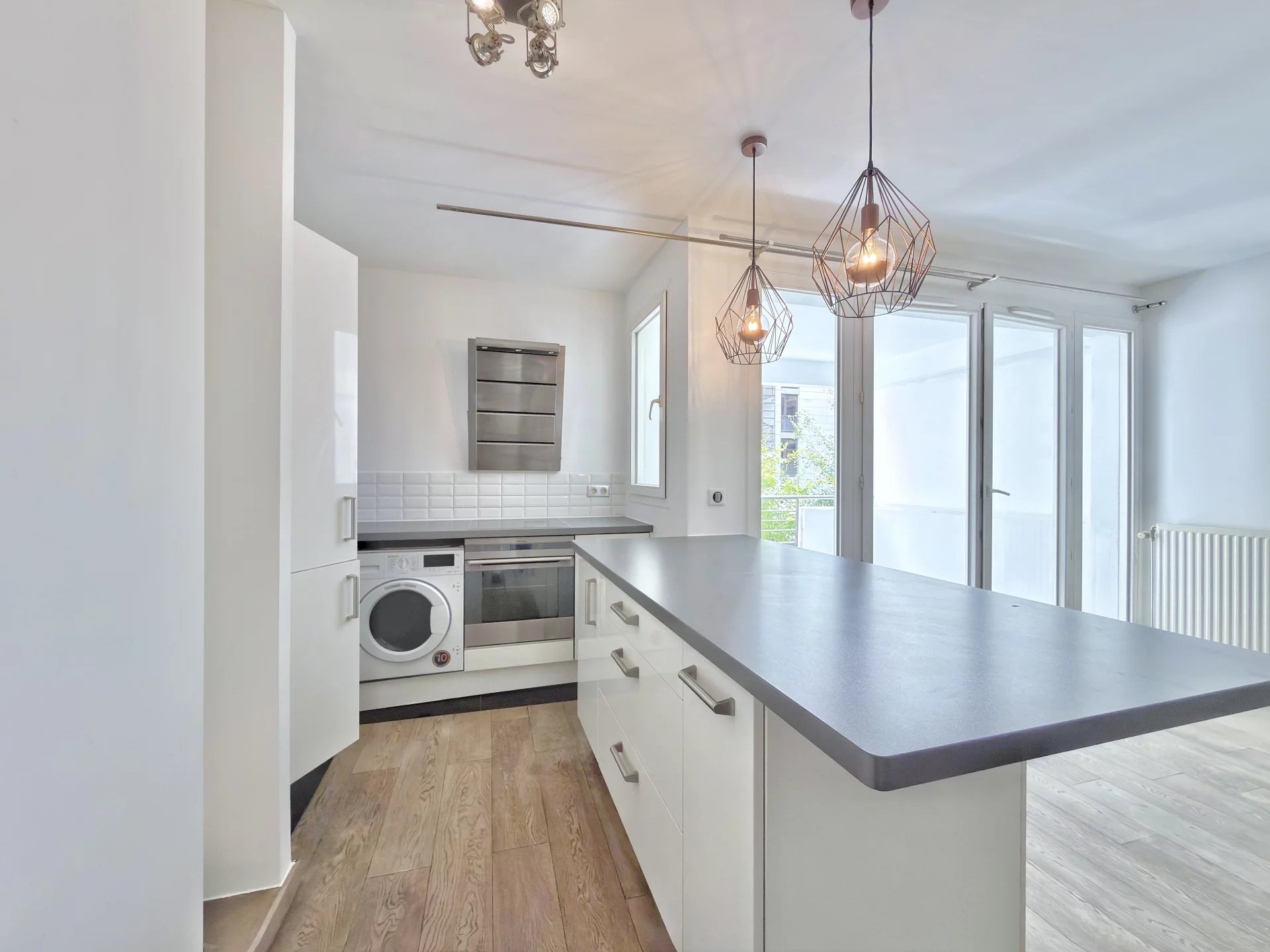 A VENDRE – 3 pièces avec terrasse, cave et Parking – Faubourg de l’arche