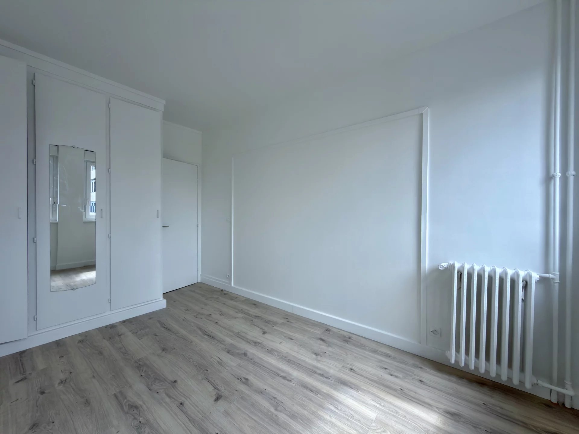 T3 67,3 m2 non meublé 2ème étage avec ascenseur parking et cave Courbevoie