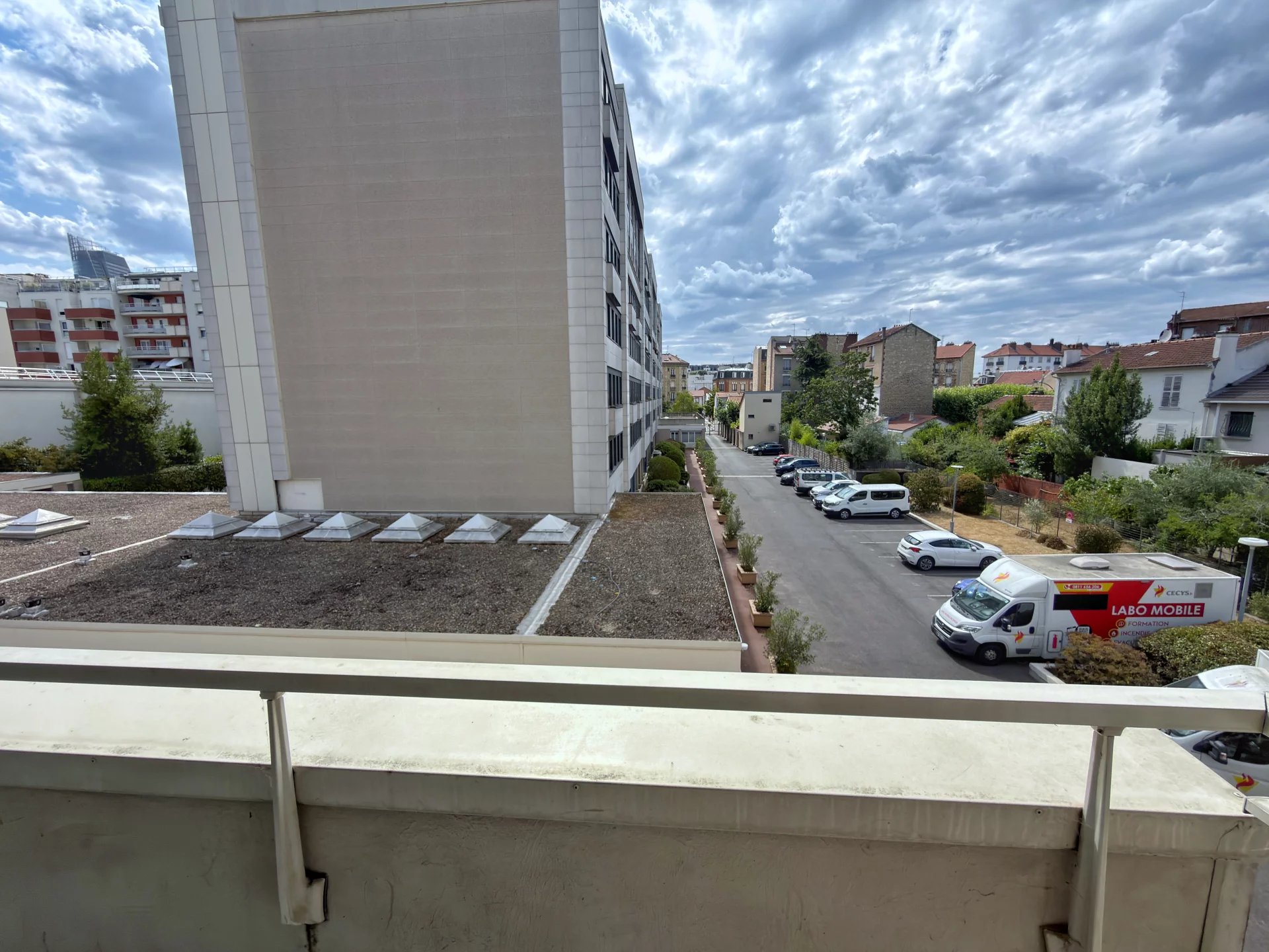 T3 67,3 m2 non meublé 2ème étage avec ascenseur parking et cave Courbevoie