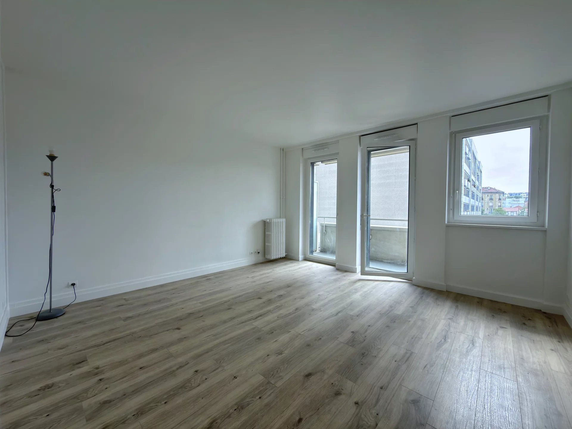 T3 67,3 m2 non meublé 2ème étage avec ascenseur parking et cave Courbevoie