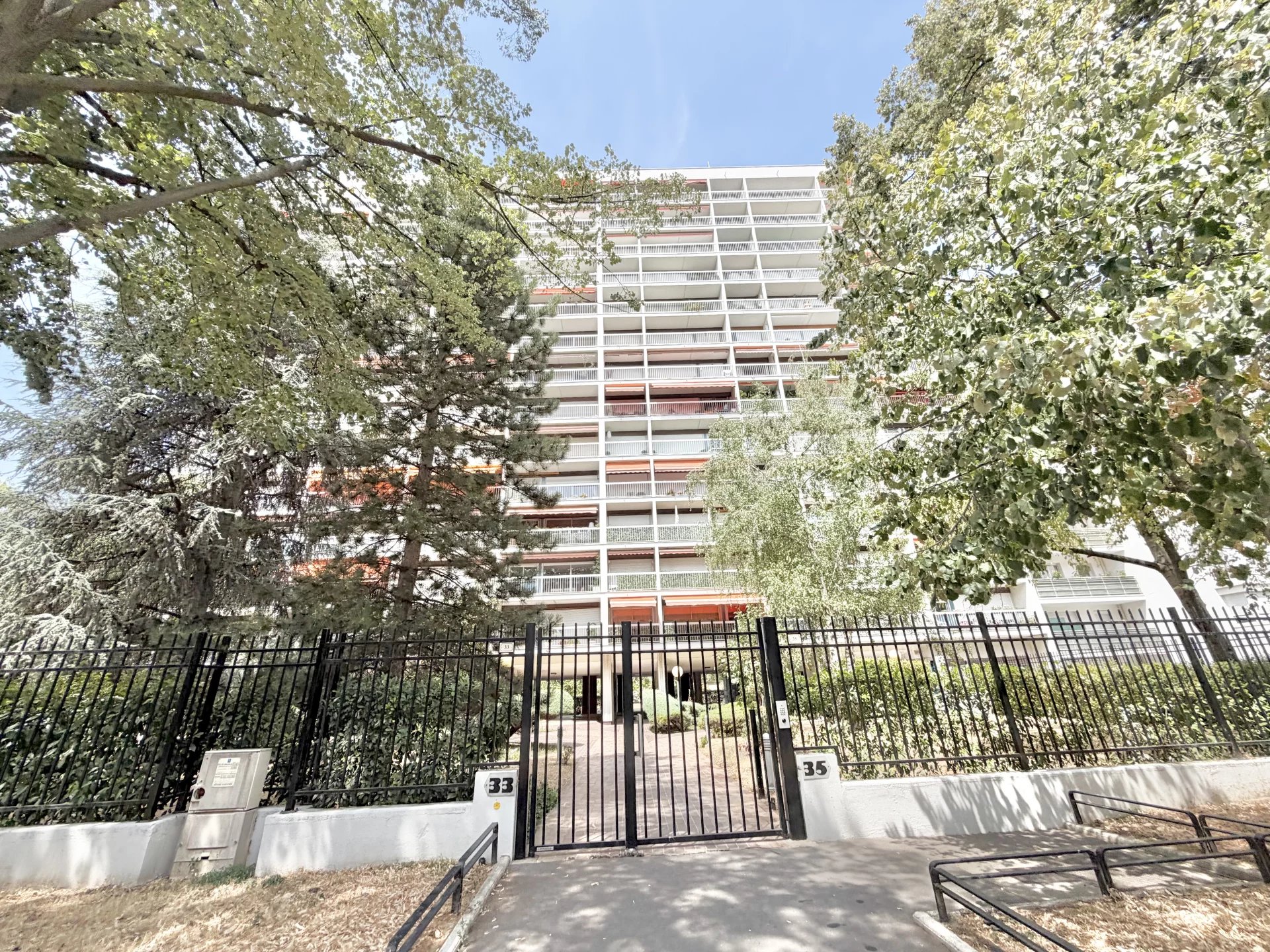 A VENDRE – 3 pièces avec balcons, parking et cave