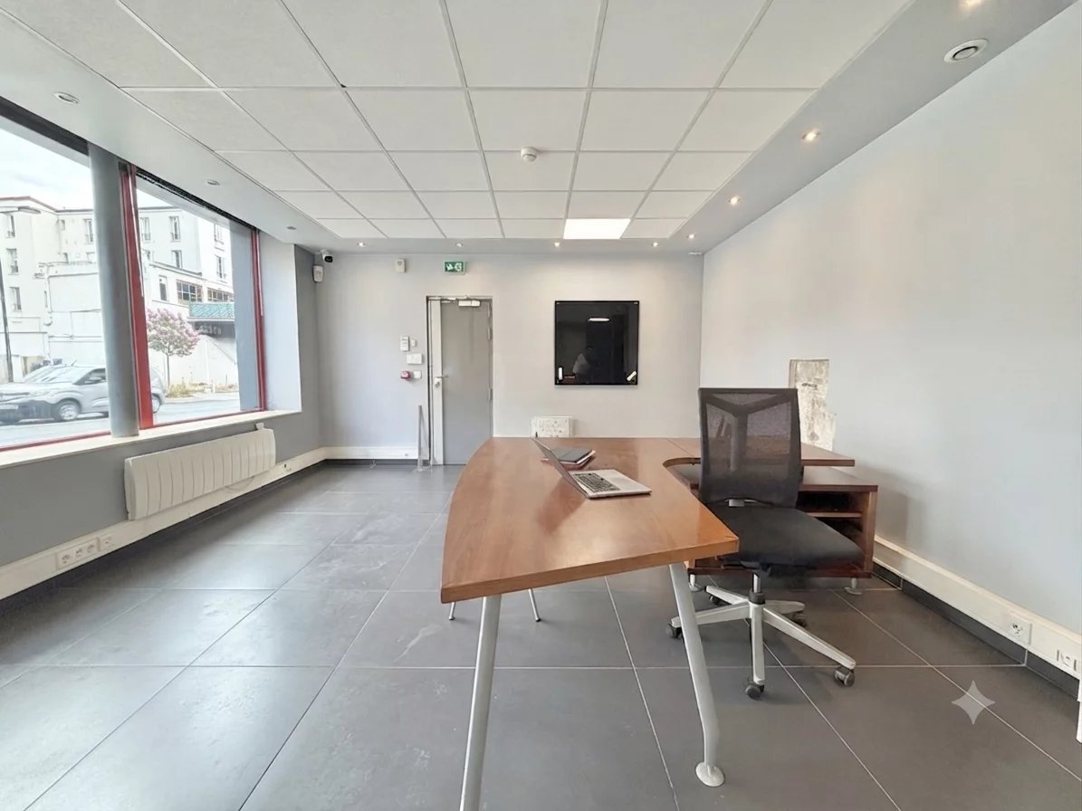 Local commercial 4 pièces 143 m² · à Courbevoie · 142,5 m² · 588 000 €