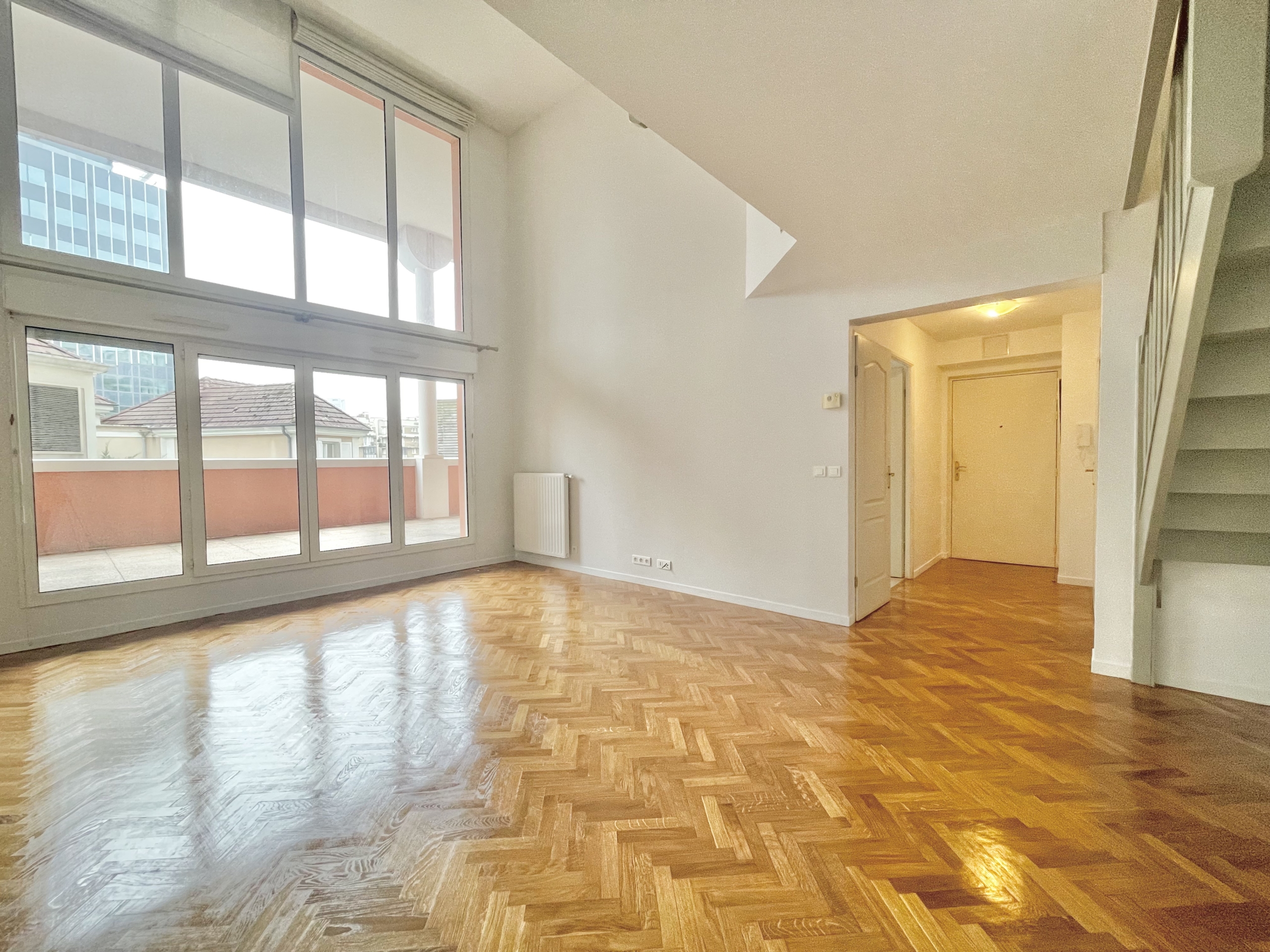 Duplex – Refait à neuf – Faubourg de l’arche avec cave, parkings et grandes terrasses