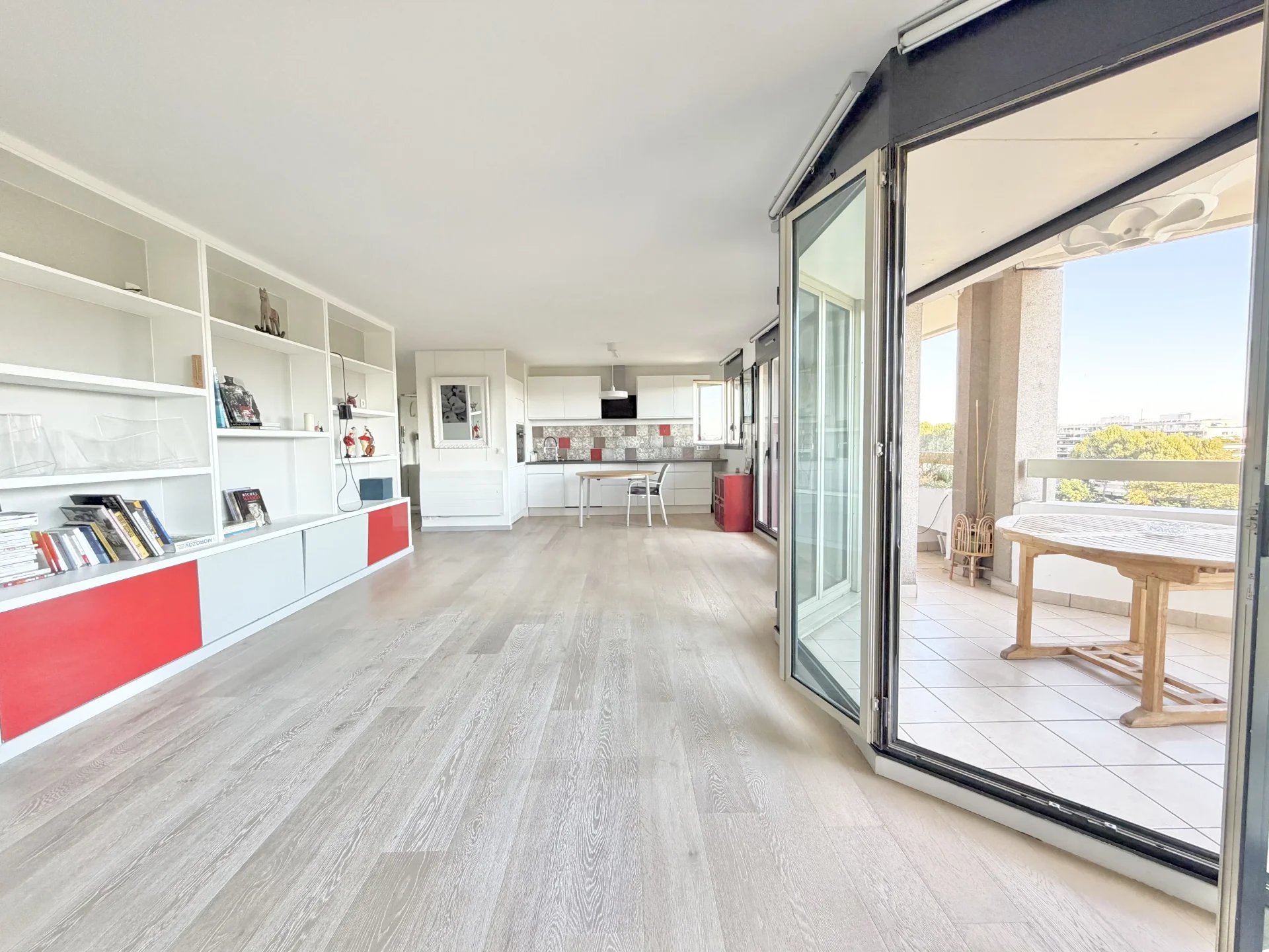 COURBEVOIE – 75 M² EN ÉTAGE ÉLEVÉ | TERRASSE, VUE PANORAMIQUE & TOUR EIFFEL