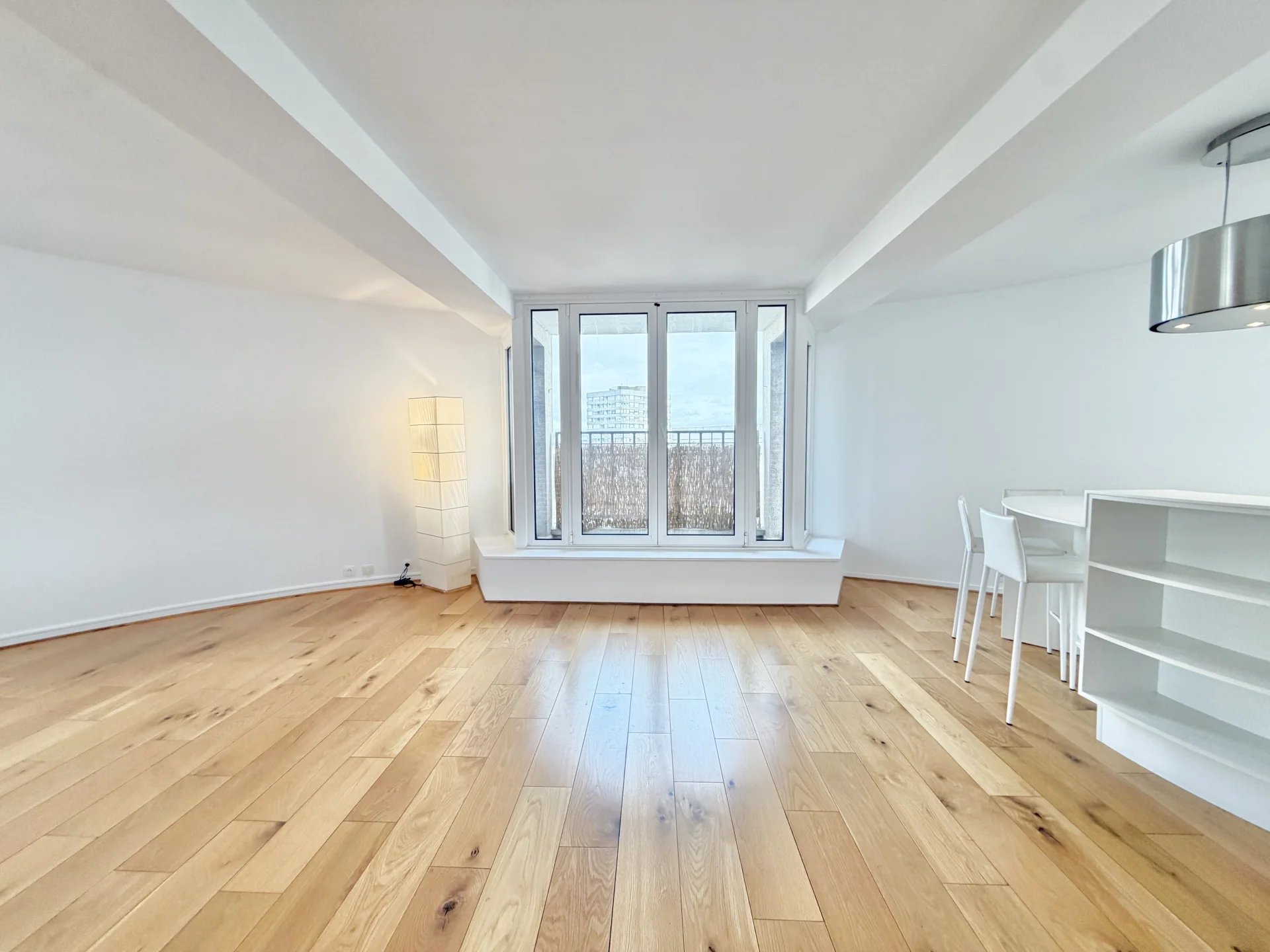 A VENDRE – 4 PIECES DERNIER ETAGE – DOUBLE PARKING ET CAVE – AV DU PARC COURBEVOIE